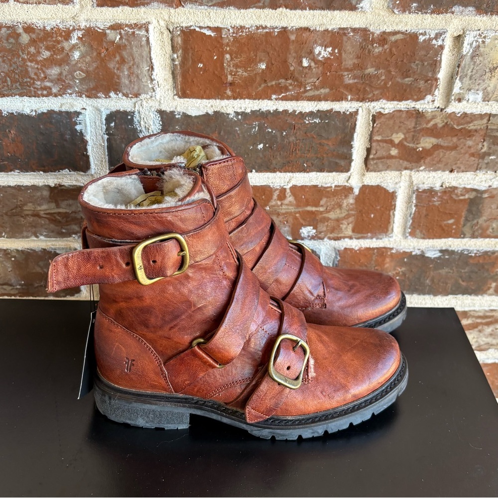 Frye Vanessa Tanker Real Fur Shearling Cognac Leather Short Boots Size 6.5 NWT - Picture 2 of 16